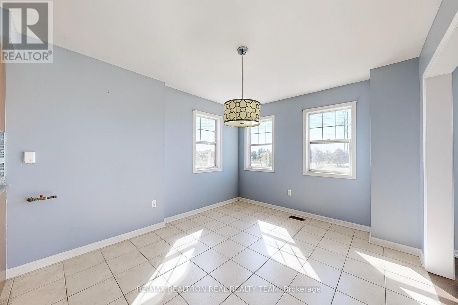 Photo 6 of Unit B 2 8892 Sheppard Avenue E, Toronto ON