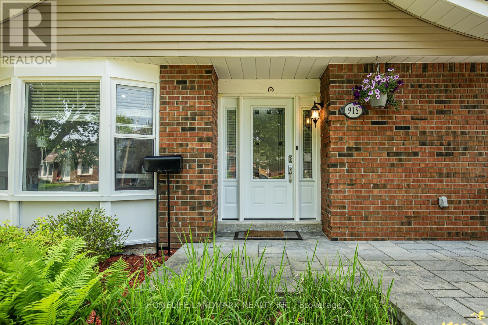 Photo 23 of 915 Harding Street, Whitby ON