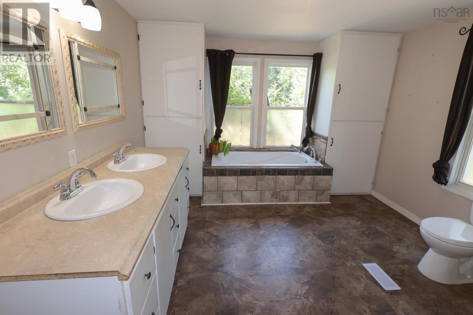 Property 37 of 43 of 10524 Highway 8