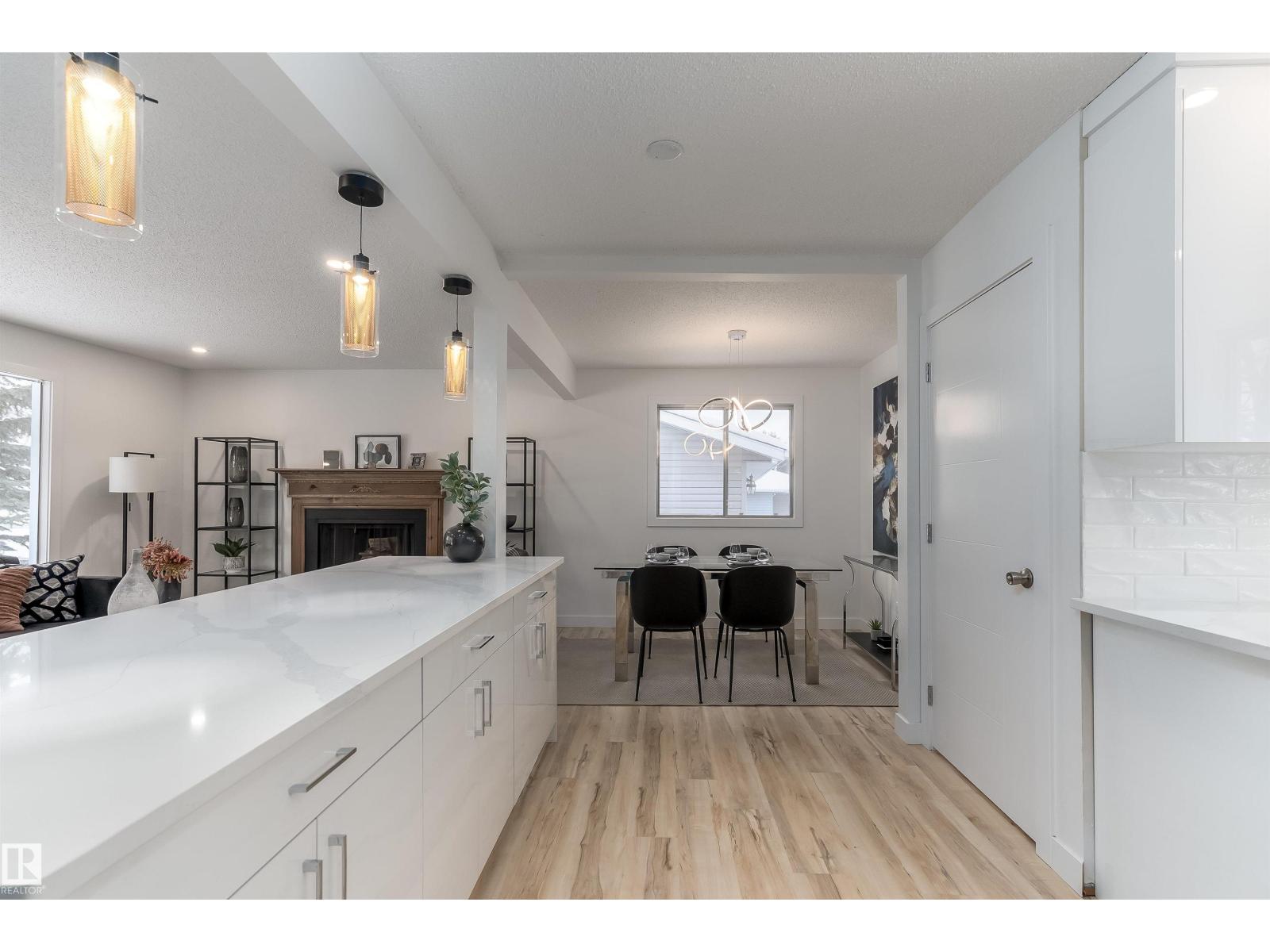Photo 12 of 8104 17 Av Nw, Edmonton AB