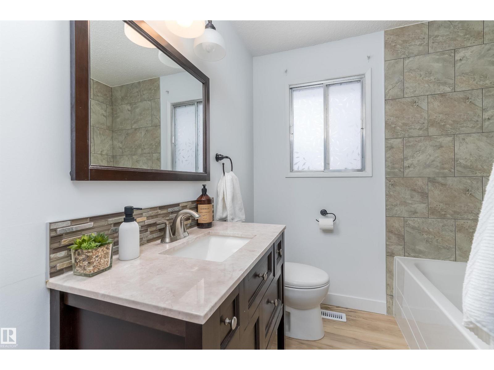 Photo 17 of 8104 17 Av Nw, Edmonton AB