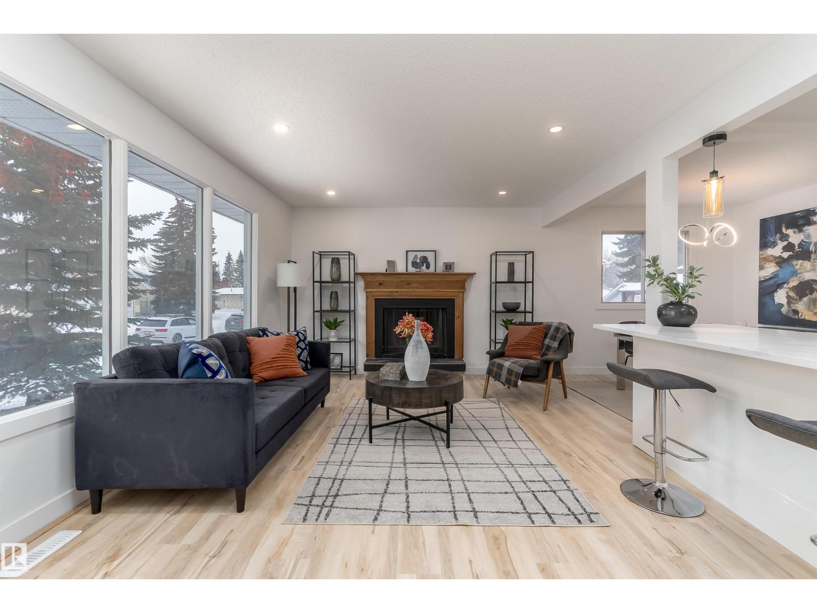 Photo 2 of 8104 17 Av Nw, Edmonton AB