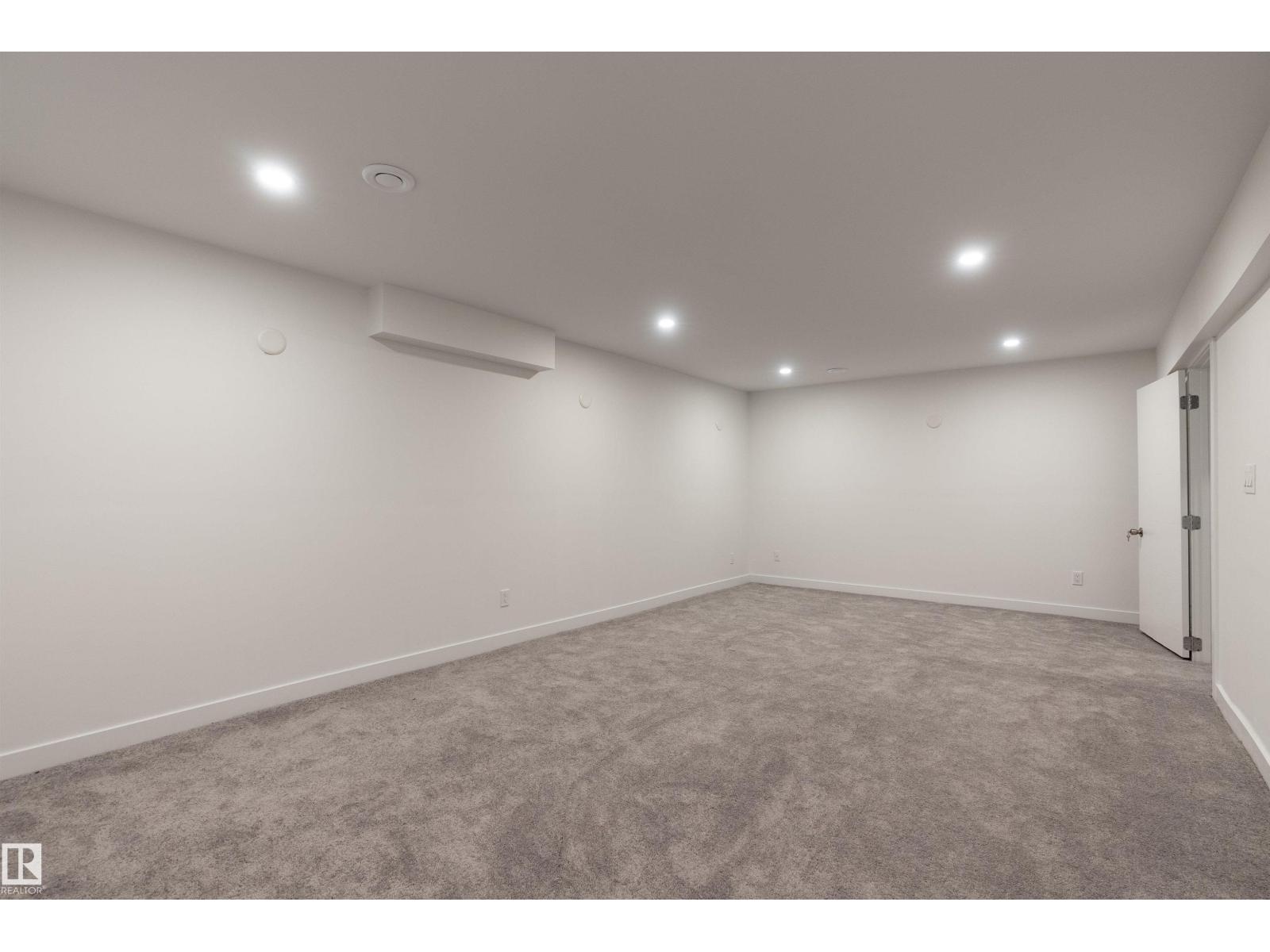 Photo 29 of 8104 17 Av Nw, Edmonton AB
