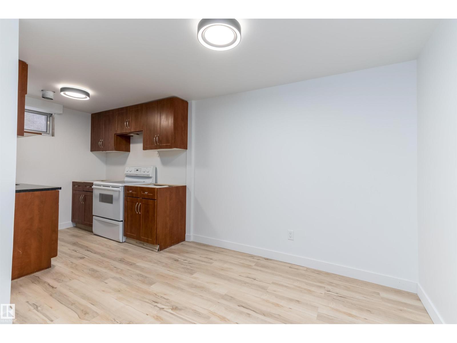 Photo 35 of 8104 17 Av Nw, Edmonton AB