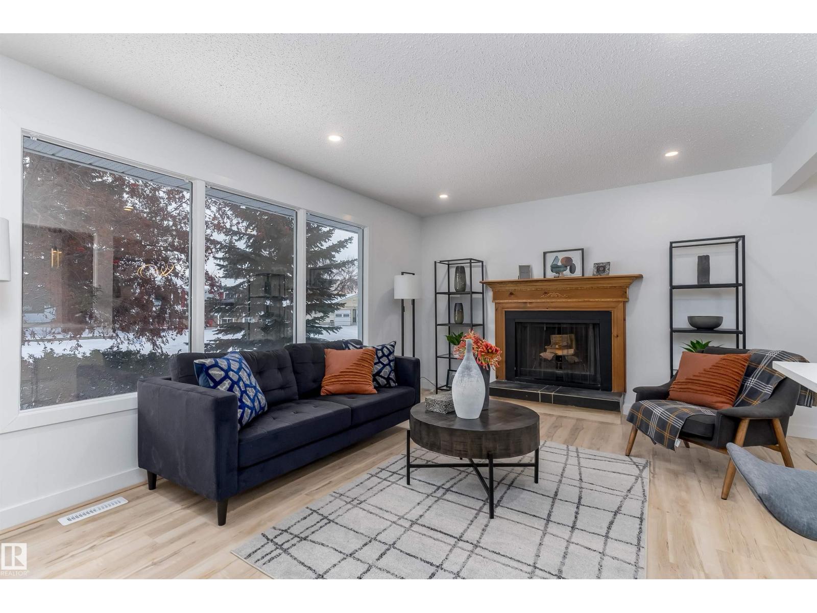 Photo 5 of 8104 17 Av Nw, Edmonton AB
