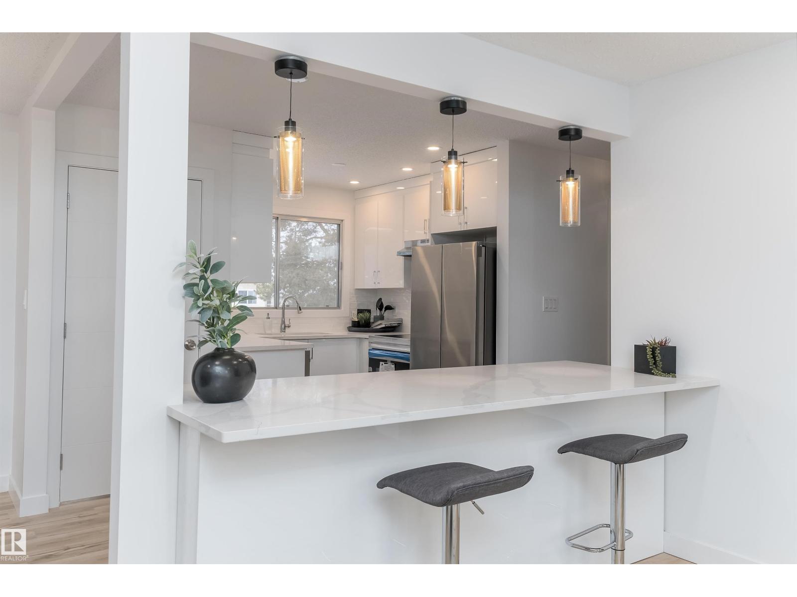 Photo 7 of 8104 17 Av Nw, Edmonton AB