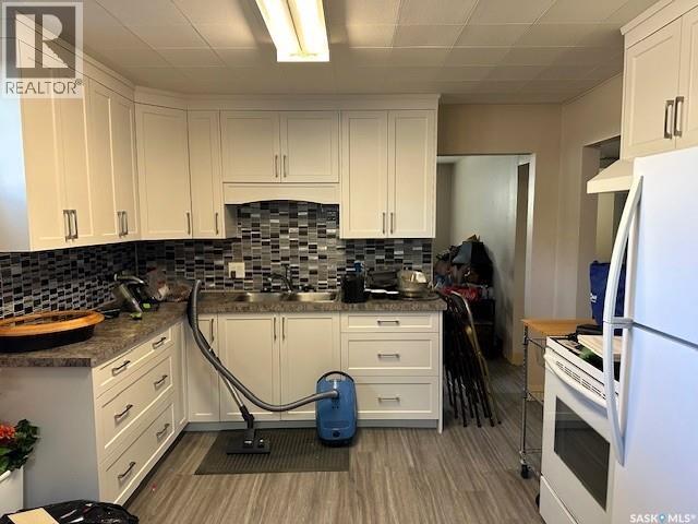 Photo 19 of 1121 Montgomery Street, Moose Jaw SK