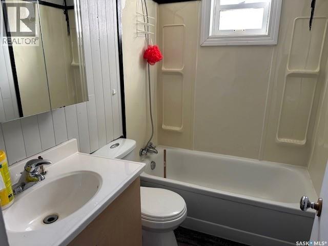 Photo 23 of 1121 Montgomery Street, Moose Jaw SK