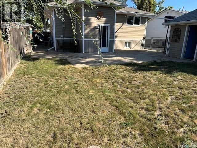 Photo 30 of 1121 Montgomery Street, Moose Jaw SK