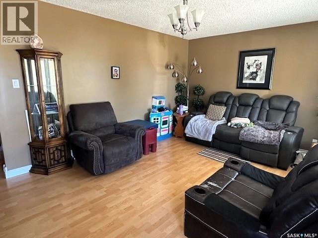 Photo 4 of 1121 Montgomery Street, Moose Jaw SK