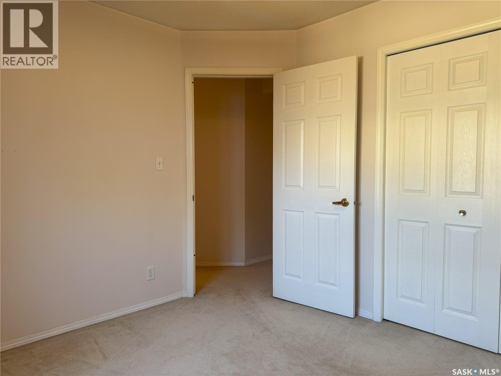 Photo 7 of 103 102 1st Avenue, Caronport SK