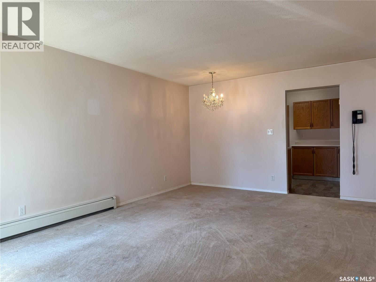 Photo 10 of 103 102 1st Avenue, Caronport SK