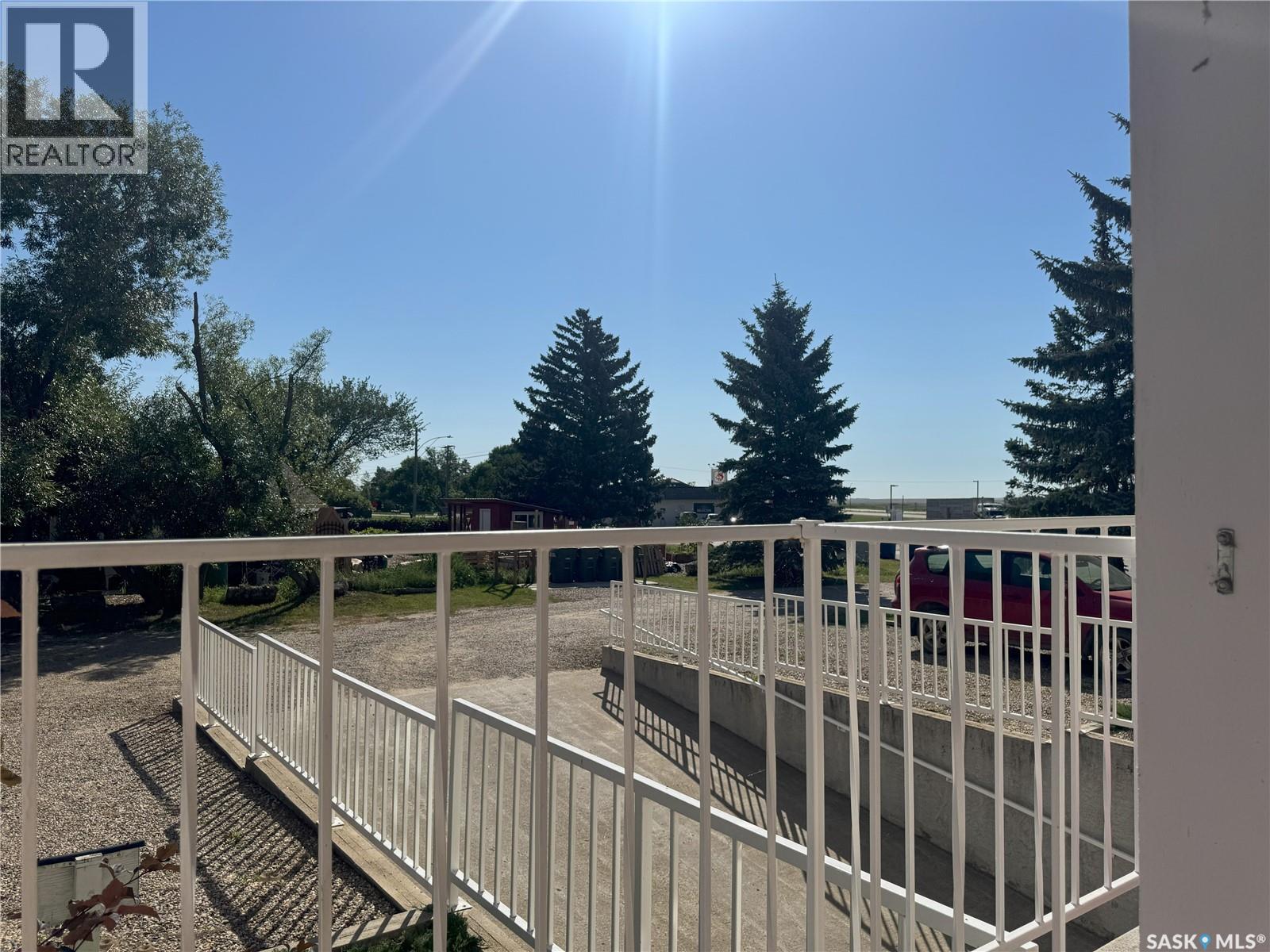 Photo 12 of 103 102 1st Avenue, Caronport SK