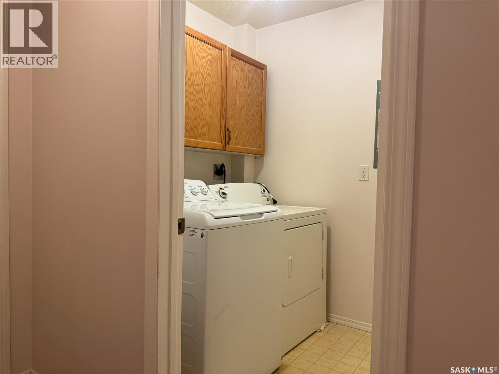 Photo 14 of 103 102 1st Avenue, Caronport SK