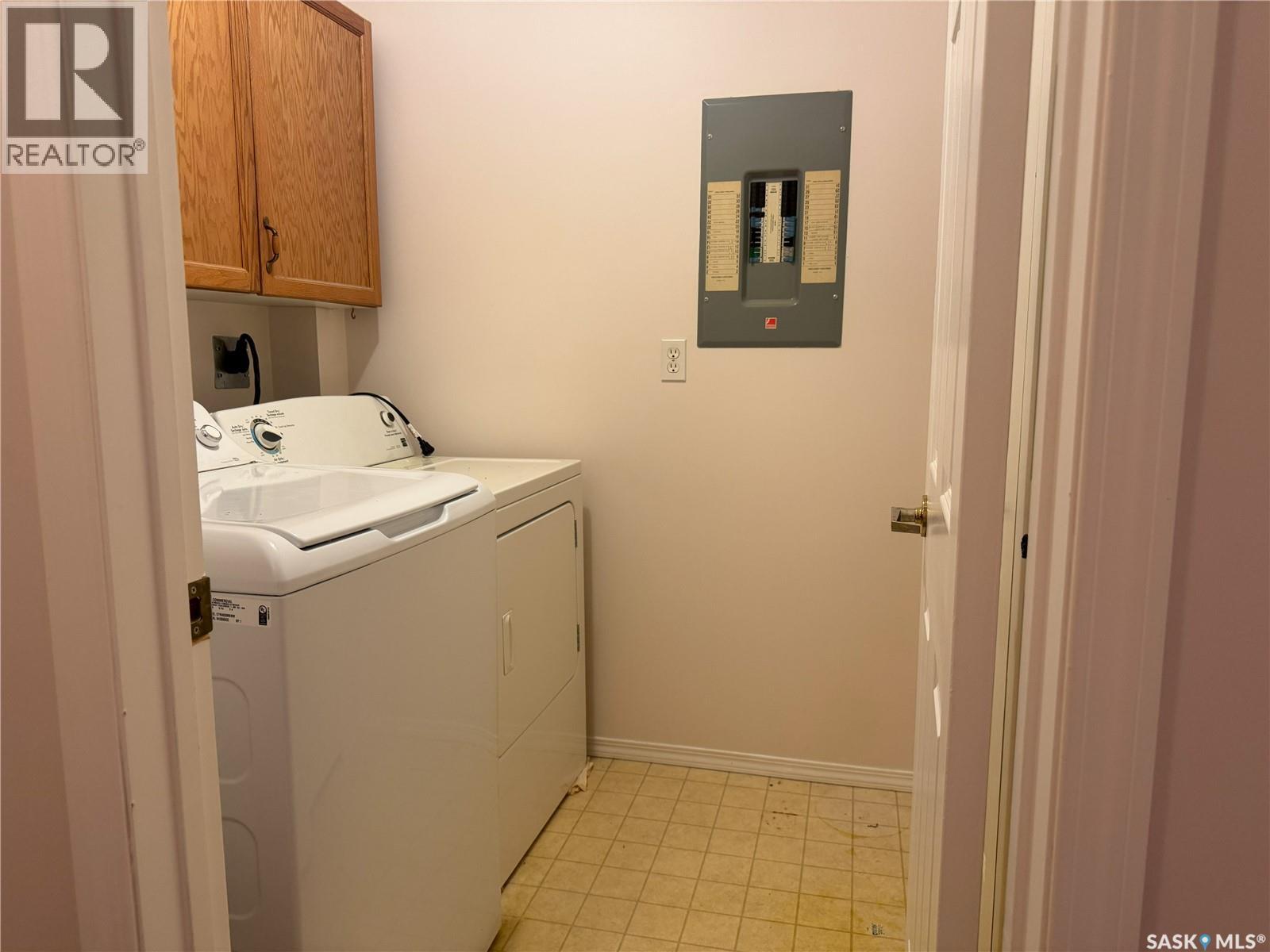 Photo 21 of 103 102 1st Avenue, Caronport SK