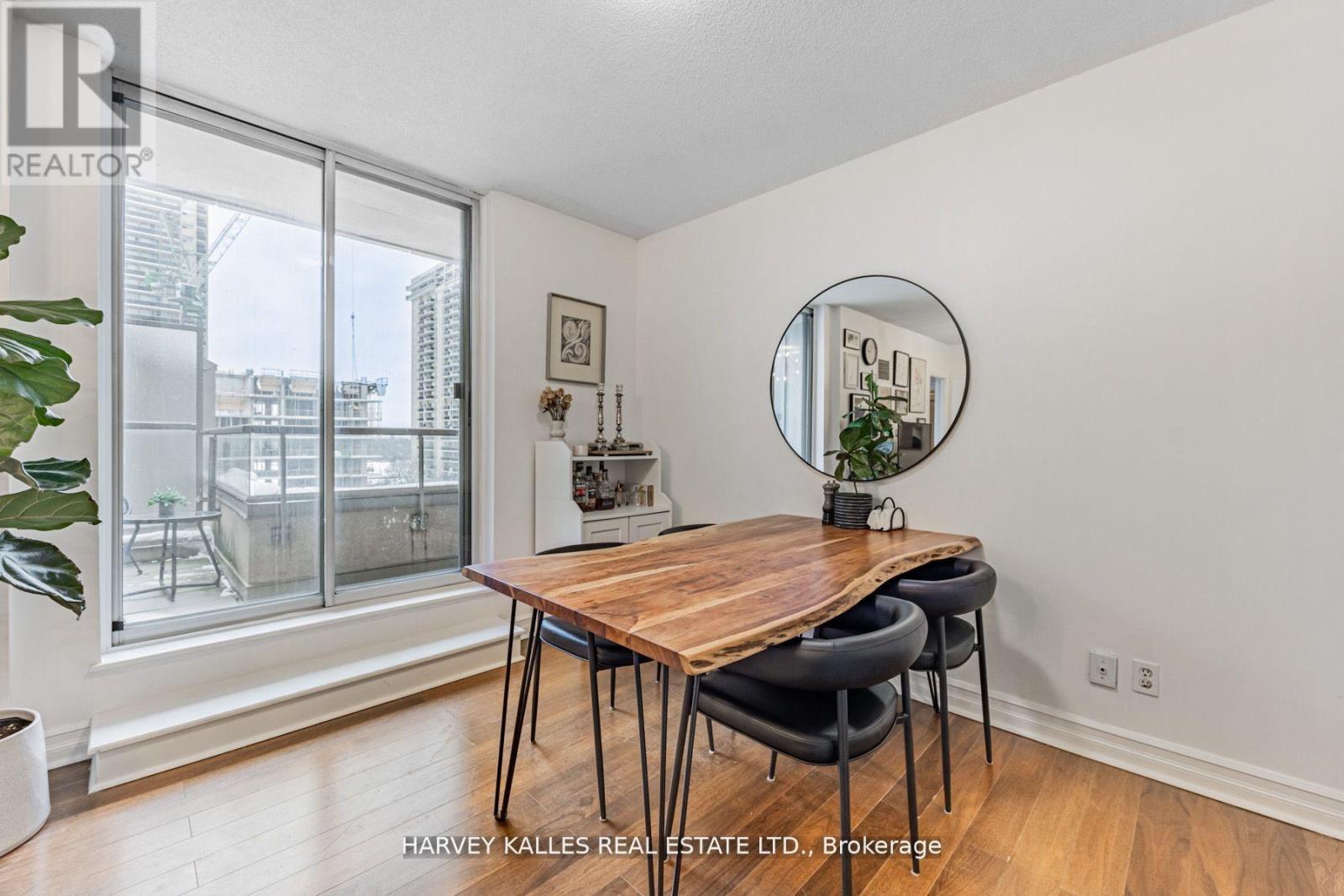 Photo 20 of 910 5 Rosehill Avenue, Toronto ON