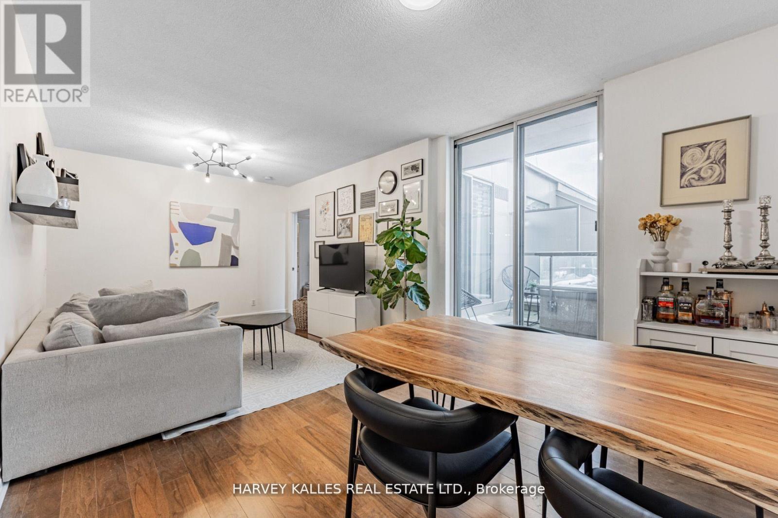 Photo 11 of 910 5 Rosehill Avenue, Toronto ON