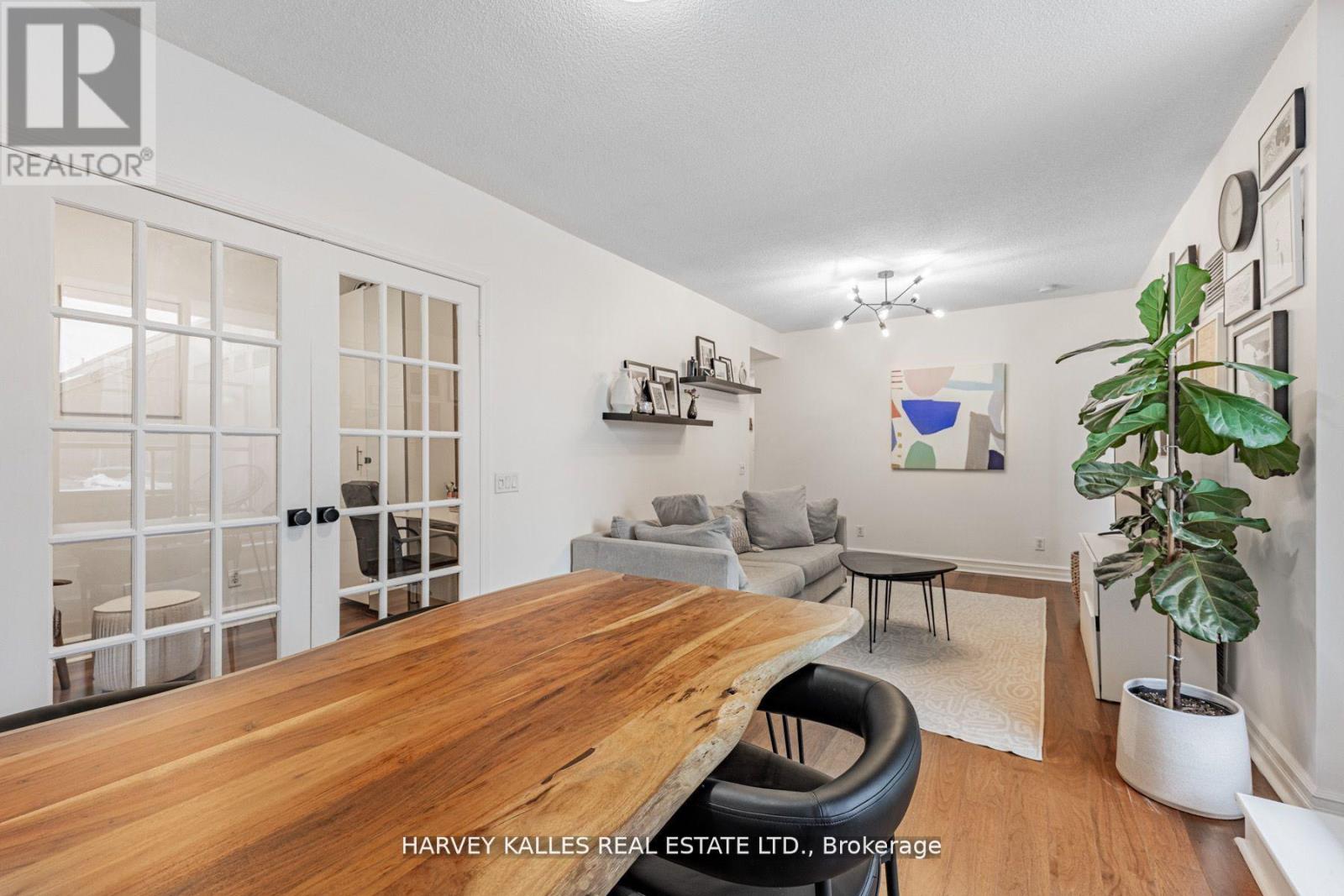 Photo 24 of 910 5 Rosehill Avenue, Toronto ON