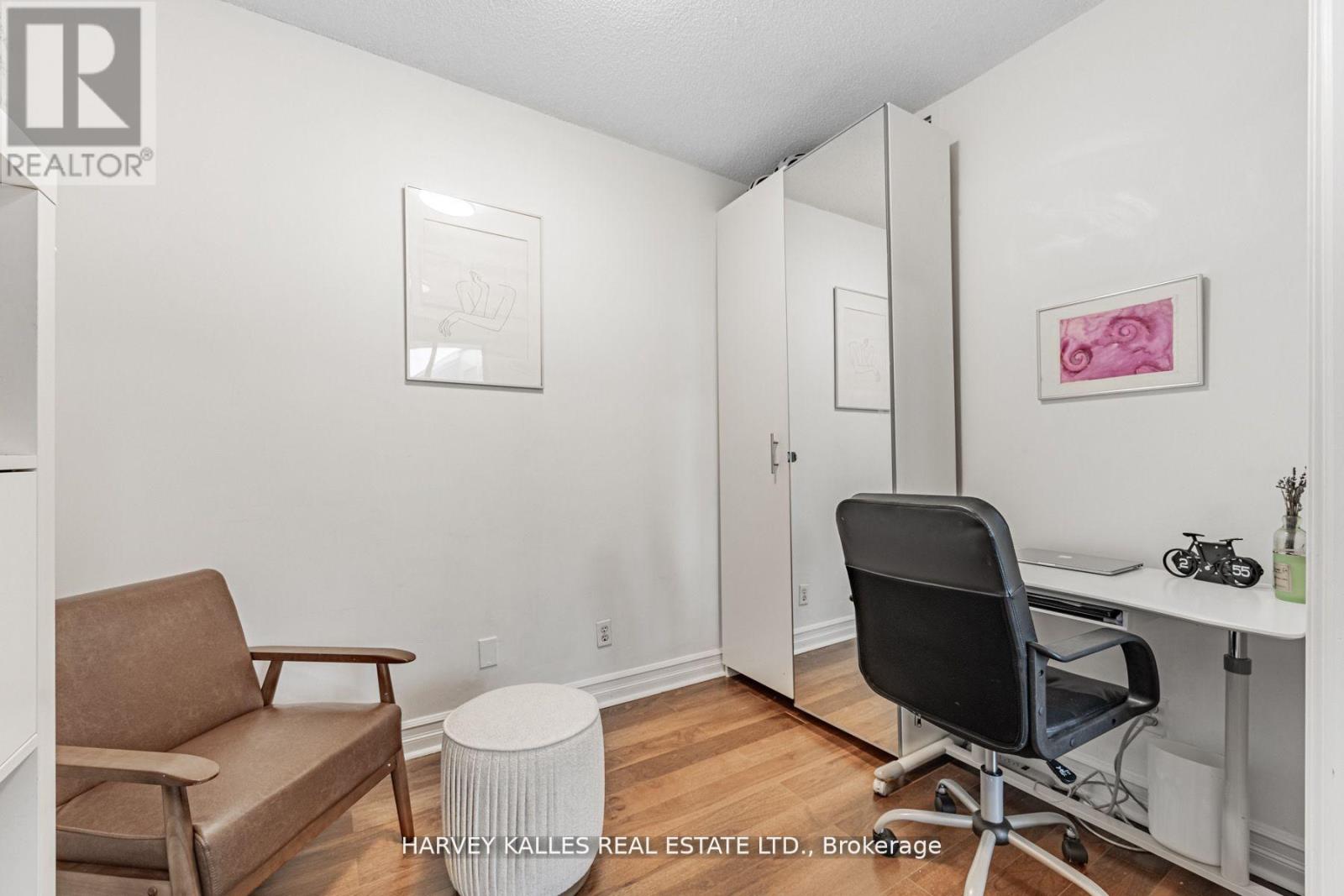 Photo 12 of 910 5 Rosehill Avenue, Toronto ON
