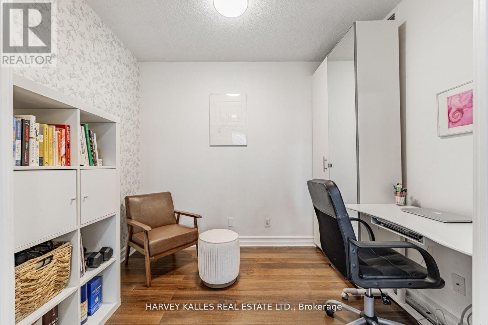 Photo 16 of 910 5 Rosehill Avenue, Toronto ON