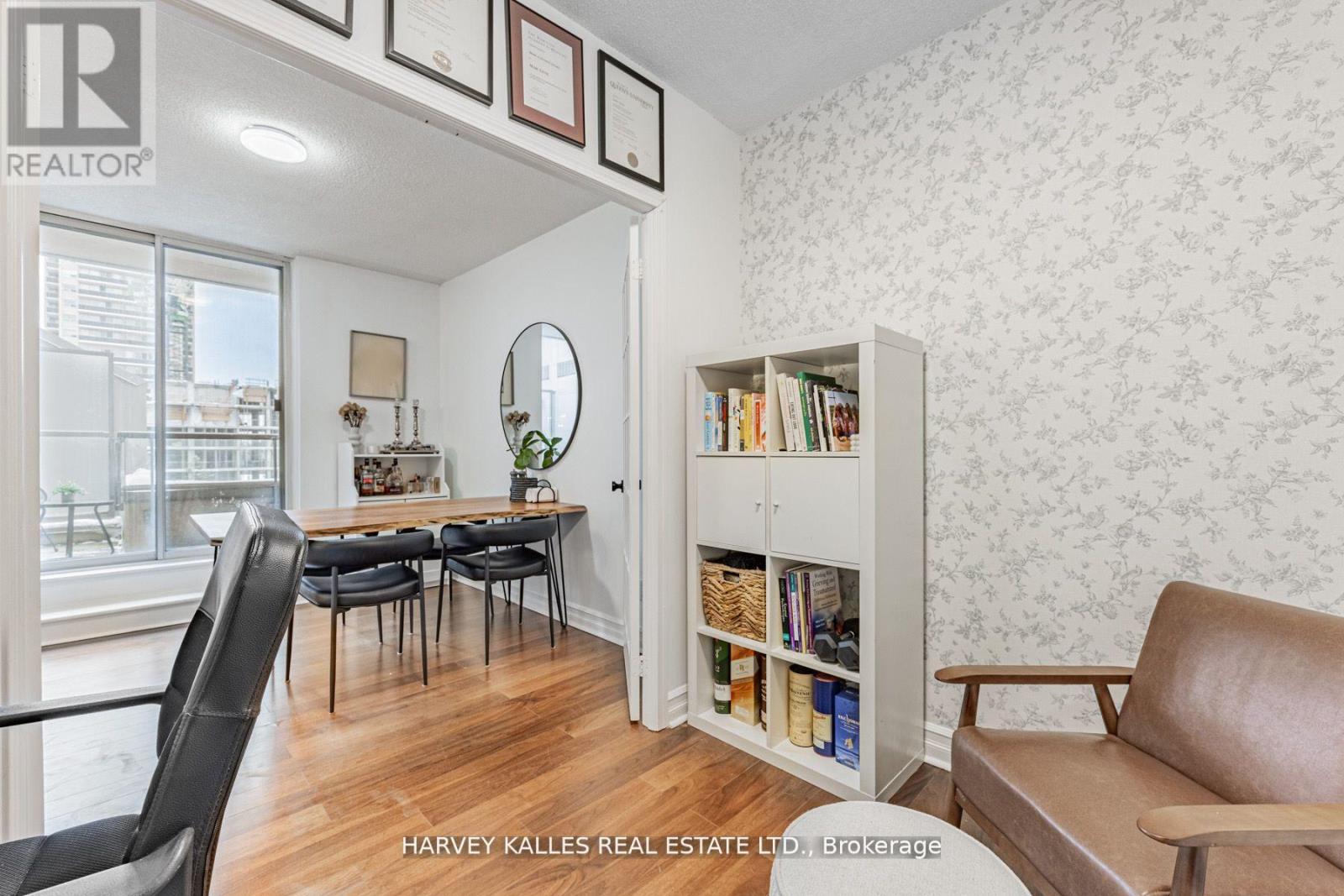 Photo 7 of 910 5 Rosehill Avenue, Toronto ON