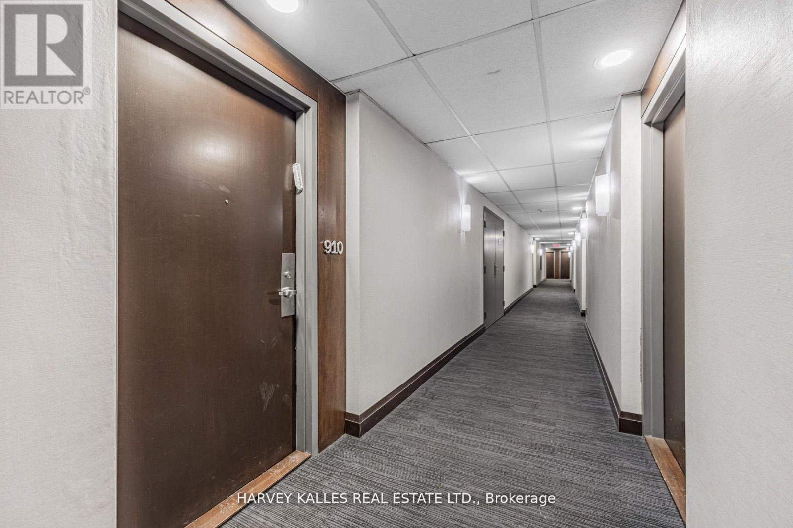 Photo 4 of 910 5 Rosehill Avenue, Toronto ON