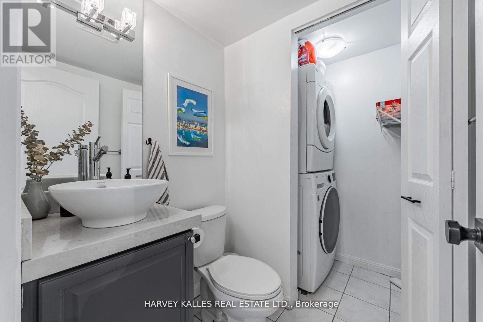 Photo 13 of 910 5 Rosehill Avenue, Toronto ON