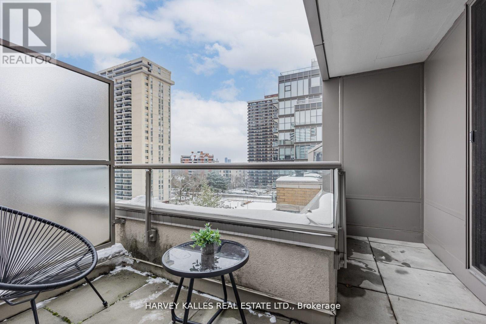 Photo 15 of 910 5 Rosehill Avenue, Toronto ON