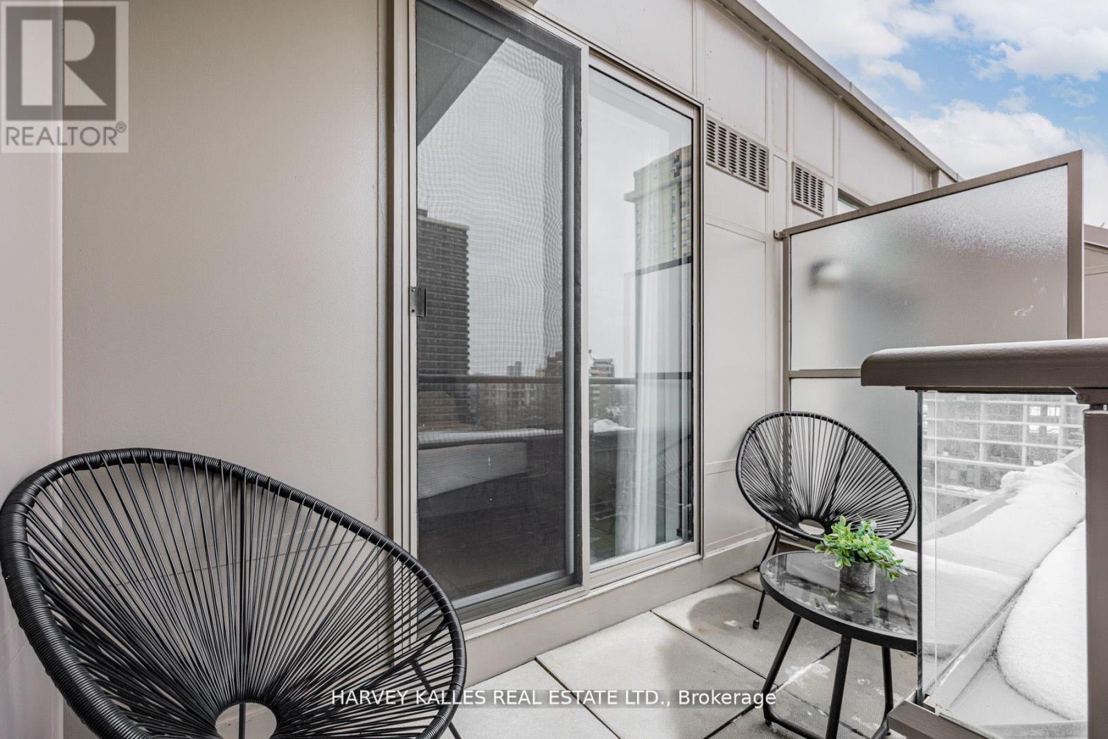 Photo 8 of 910 5 Rosehill Avenue, Toronto ON