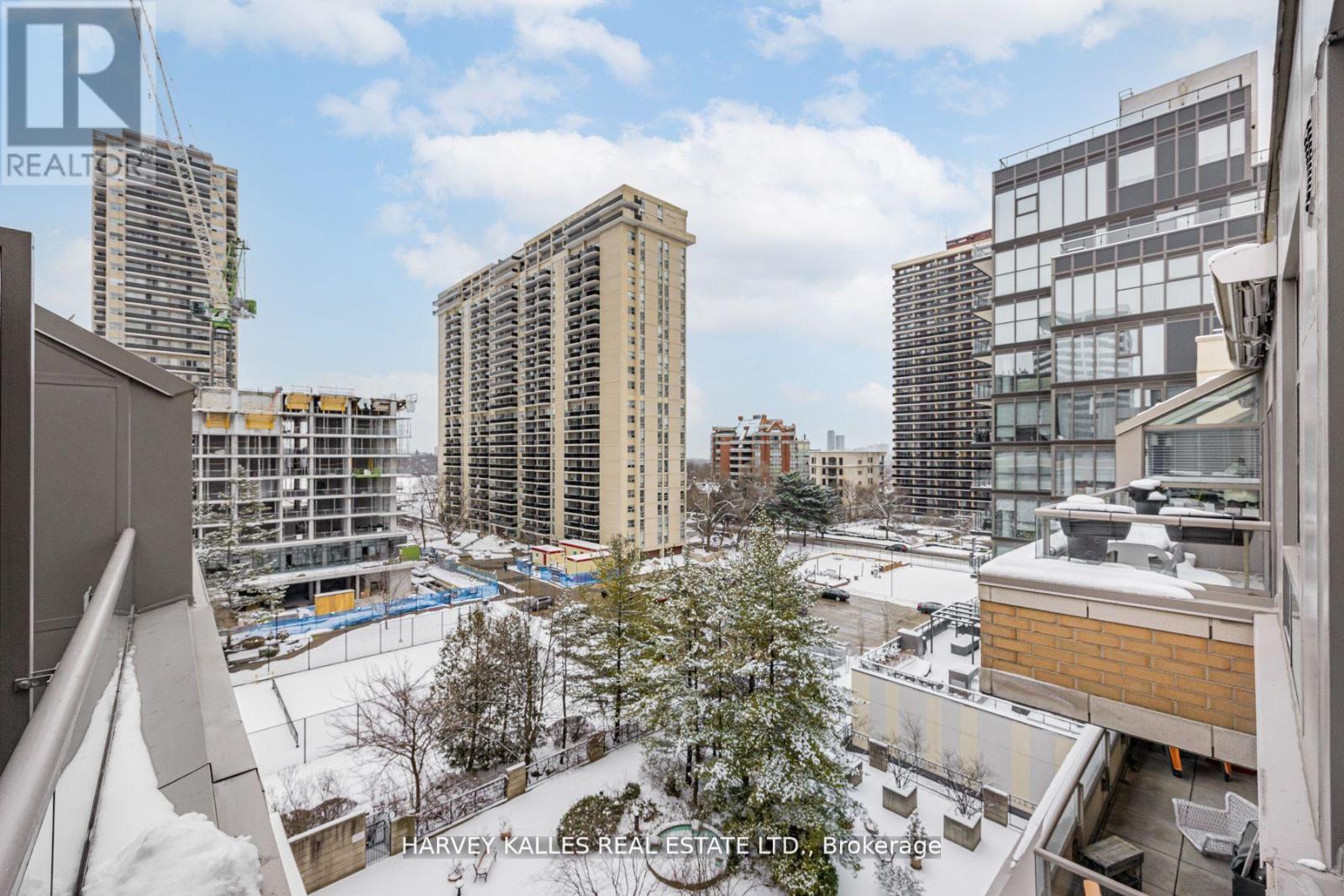 Photo 10 of 910 5 Rosehill Avenue, Toronto ON