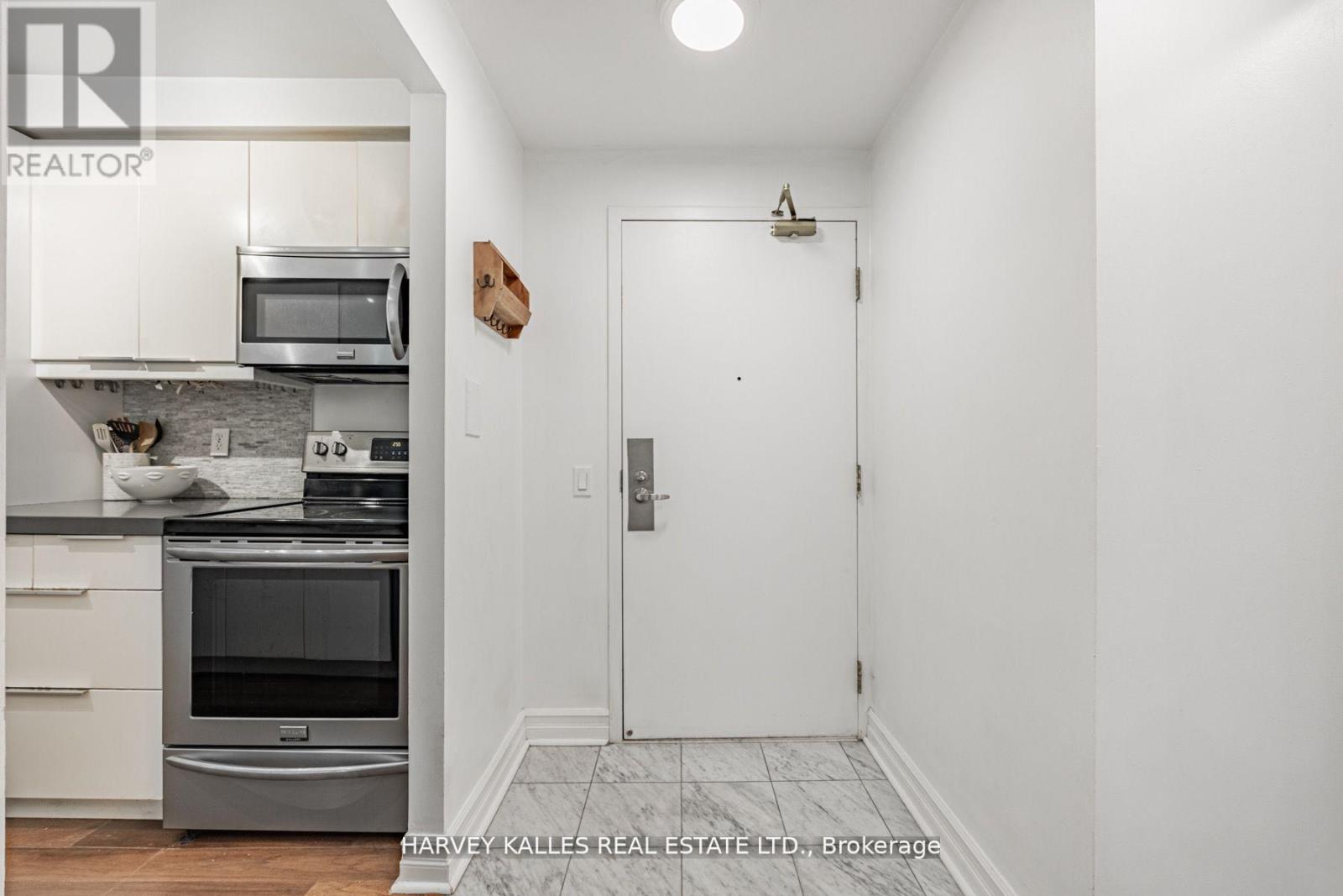 Photo 21 of 910 5 Rosehill Avenue, Toronto ON