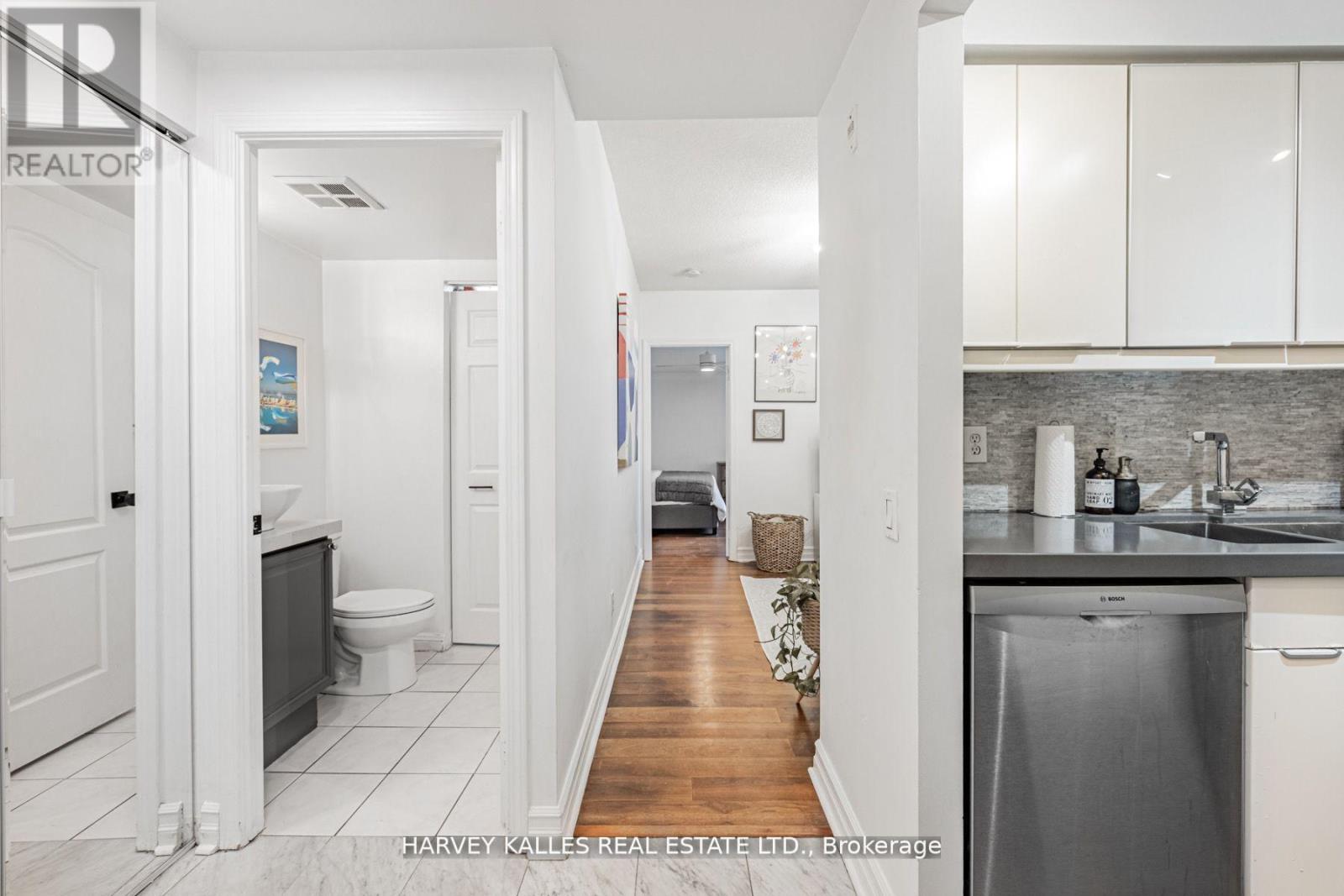 Photo 9 of 910 5 Rosehill Avenue, Toronto ON