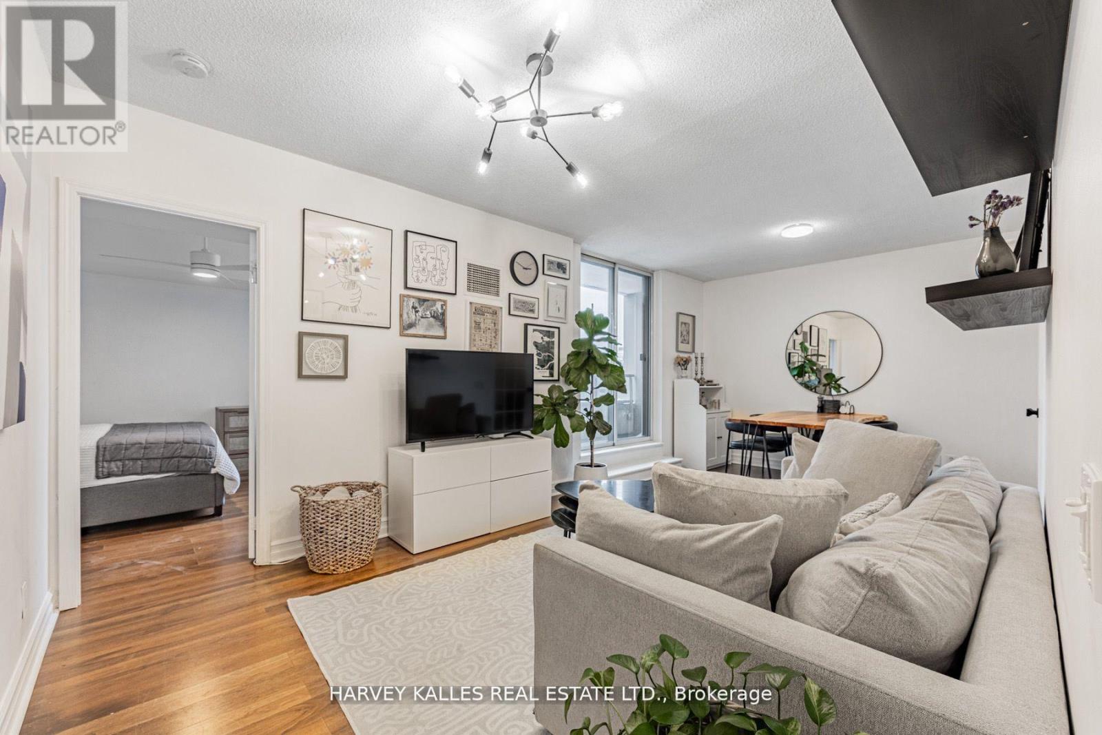 Photo 1 of 910 5 Rosehill Avenue, Toronto ON
