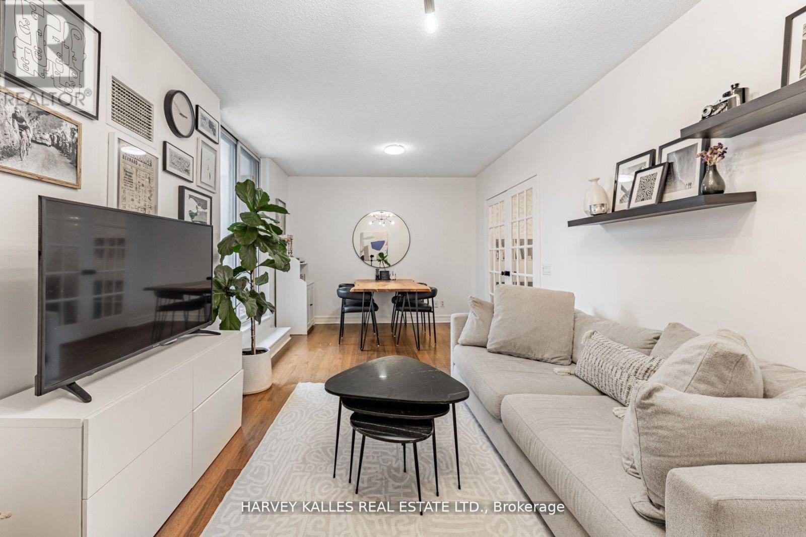 Photo 6 of 910 5 Rosehill Avenue, Toronto ON