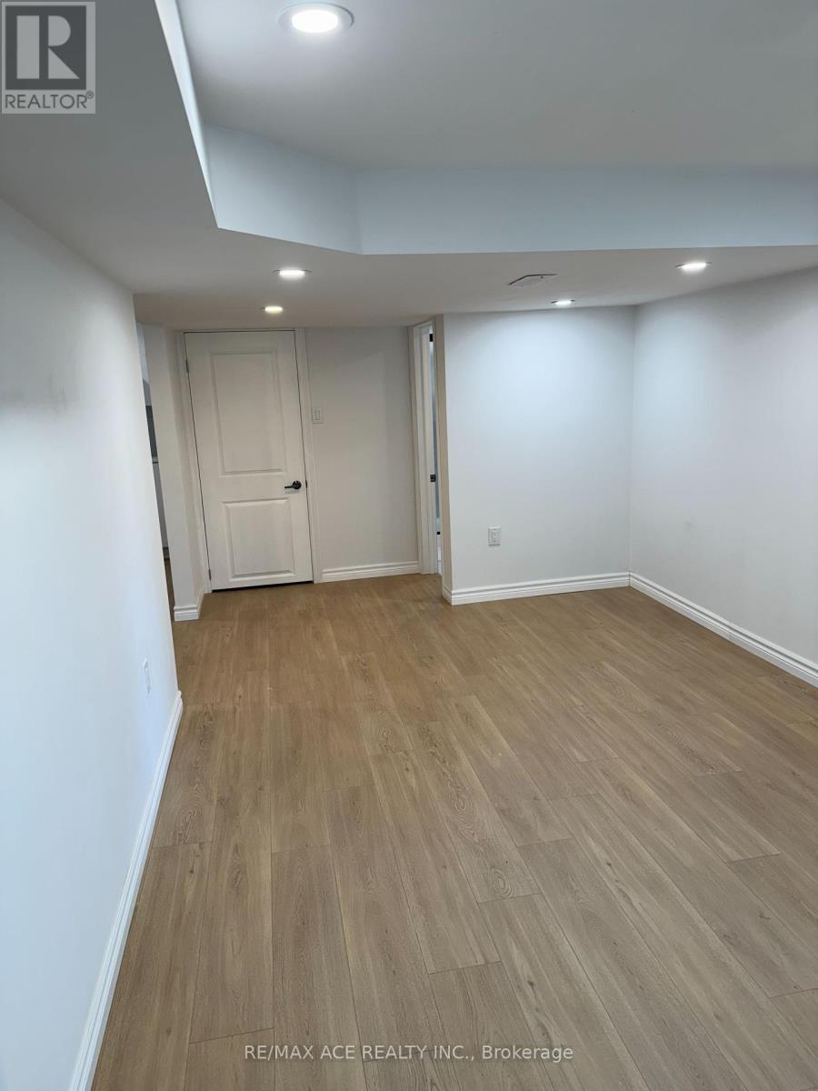 Photo 1 of Walkin B 104 Rameau Drive, Toronto ON