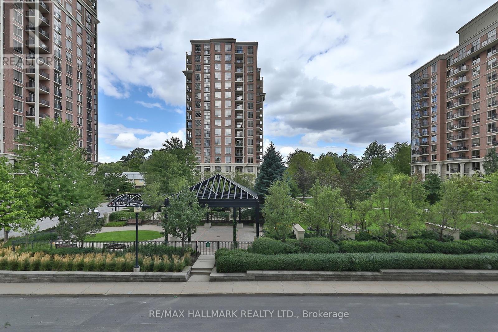 Photo 16 of 343 20 Inn On The Park Drive, Toronto ON