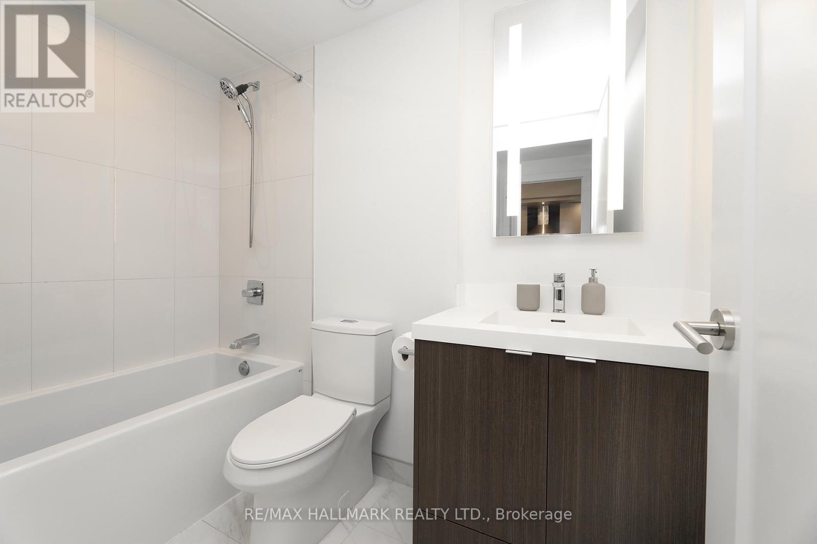 Photo 18 of 343 20 Inn On The Park Drive, Toronto ON