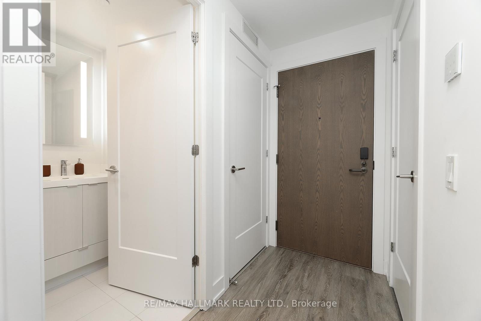 Photo 5 of 343 20 Inn On The Park Drive, Toronto ON