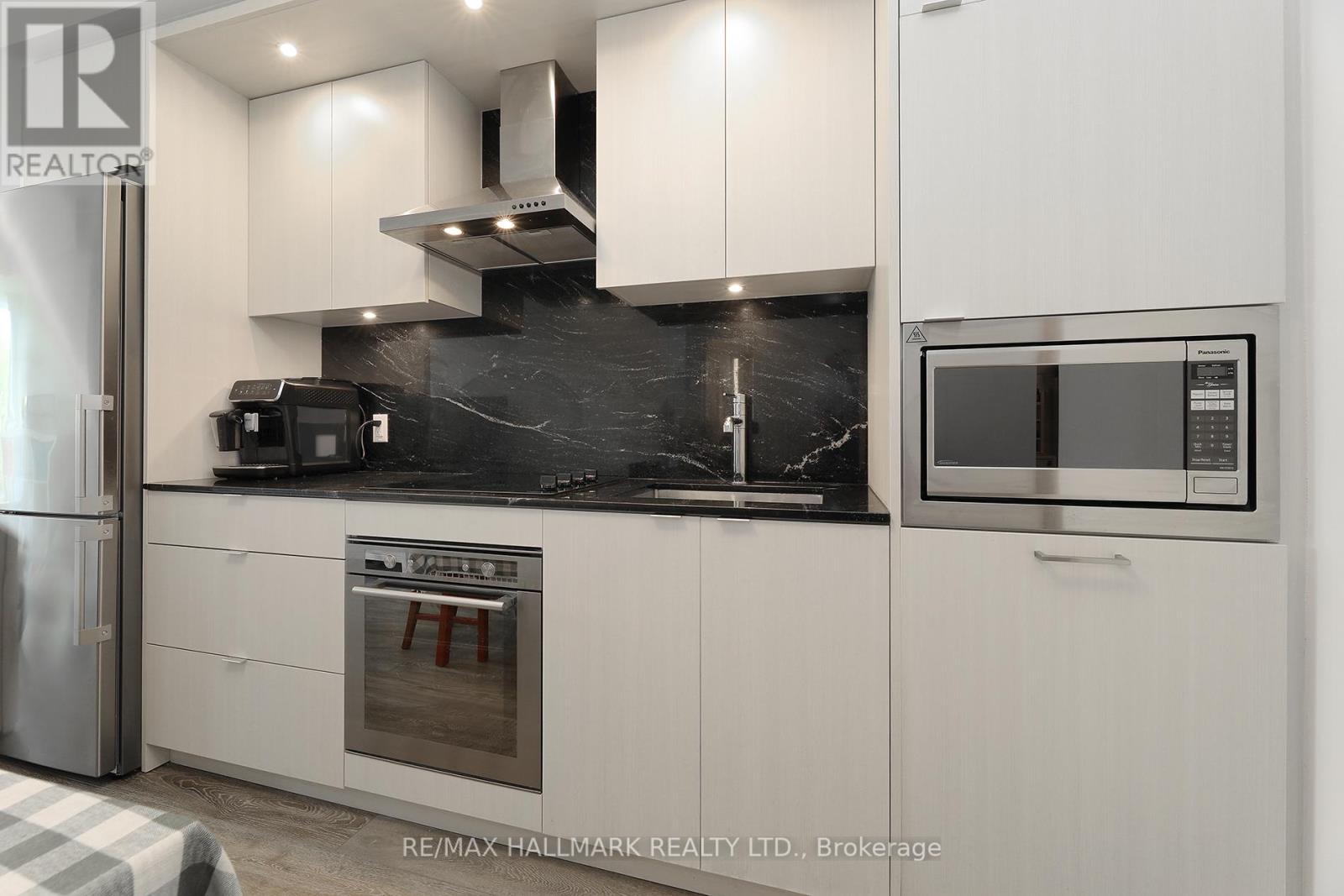 Photo 8 of 343 20 Inn On The Park Drive, Toronto ON
