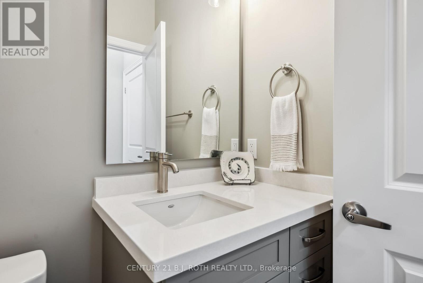 Photo 20 of 42 Glenhaven Court, Scugog ON