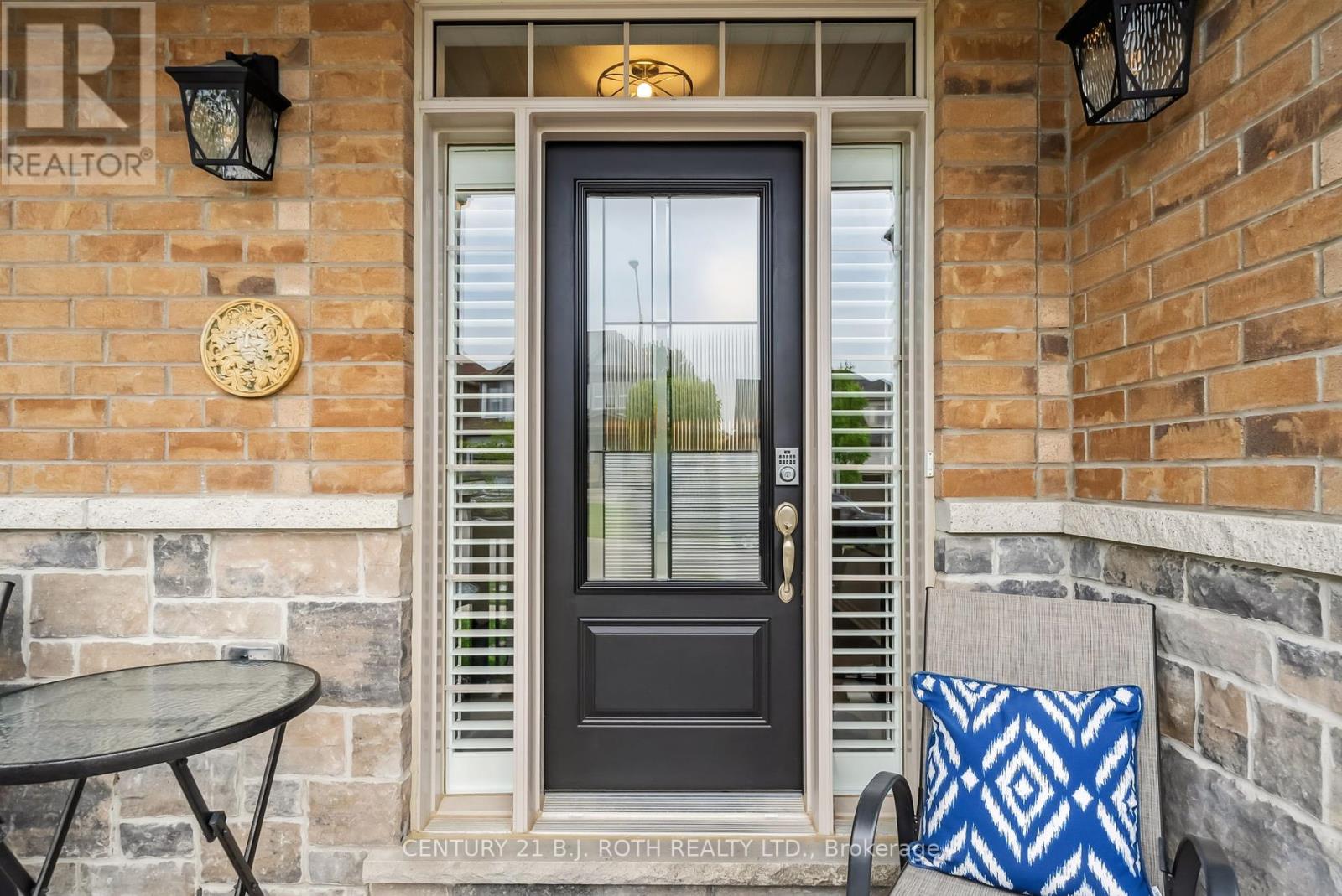 Photo 4 of 42 Glenhaven Court, Scugog ON