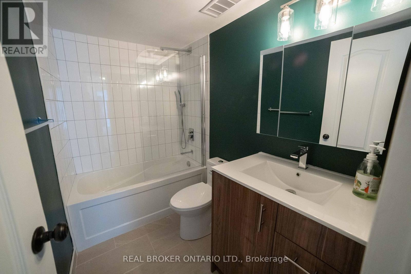 Photo 3 of 2704 3 Massey Square, Toronto ON