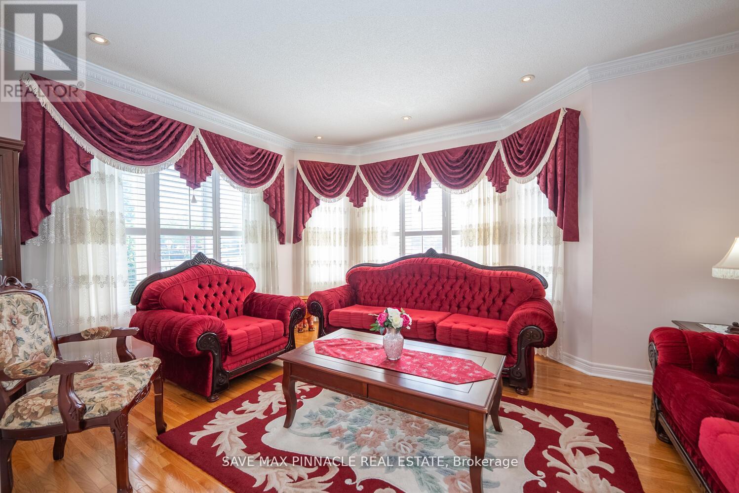 Photo 16 of 1 Ashton Drive, Vaughan ON
