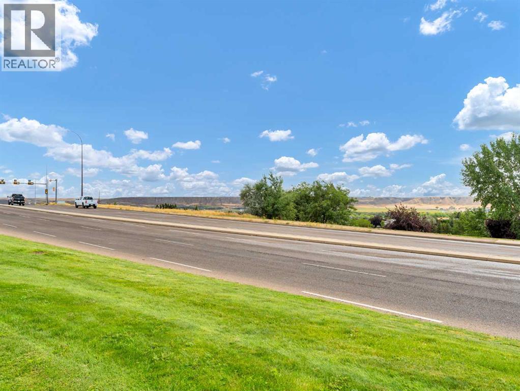 Photo 17 of 1 1165 16 Street Ne, Medicine Hat AB