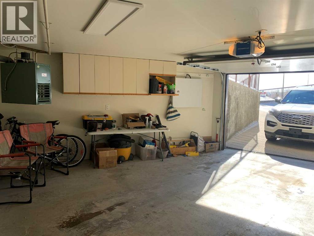 Photo 12 of 1 1165 16 Street Ne, Medicine Hat AB