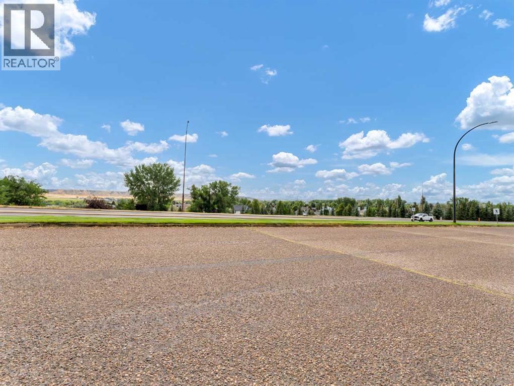 Photo 15 of 1 1165 16 Street Ne, Medicine Hat AB