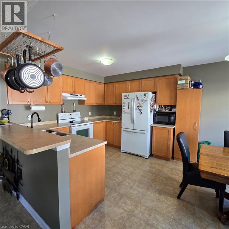Photo 4 of 20 Longspur Way, Cambridge ON