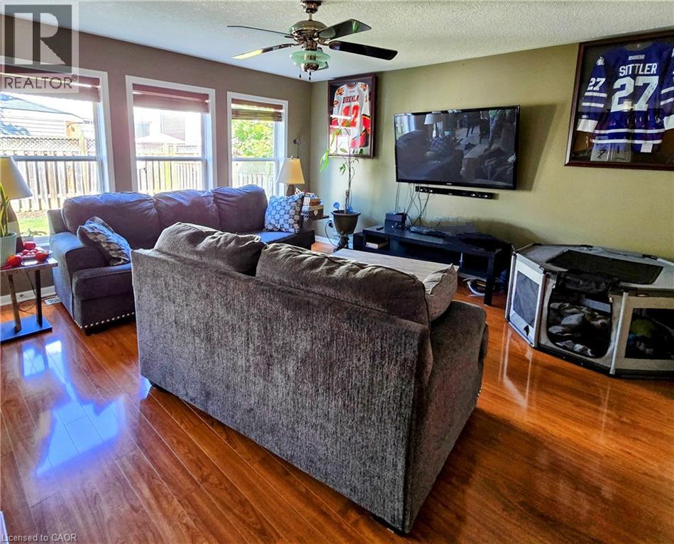Photo 10 of 20 Longspur Way, Cambridge ON