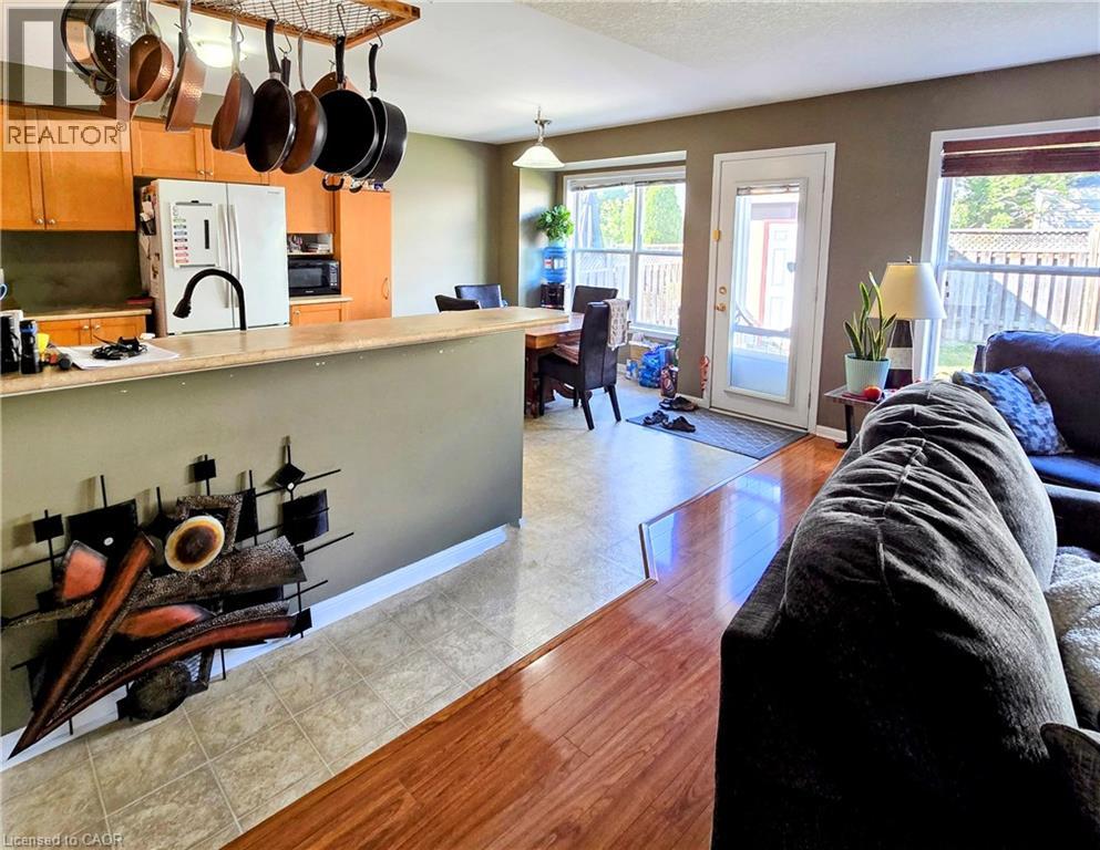 Photo 6 of 20 Longspur Way, Cambridge ON