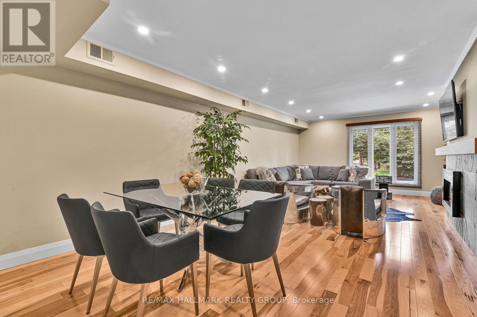 Photo 6 of 3 74 Somerset Street W, Ottawa ON